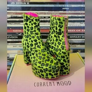 Current Mood Fuzzy Leopard Print Platform Boots, size 8